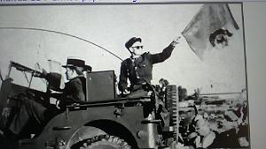 LES ROUGES  GM FIERS DE LEVER LE DRAPEAU DU FLN ET PARTICIPENT